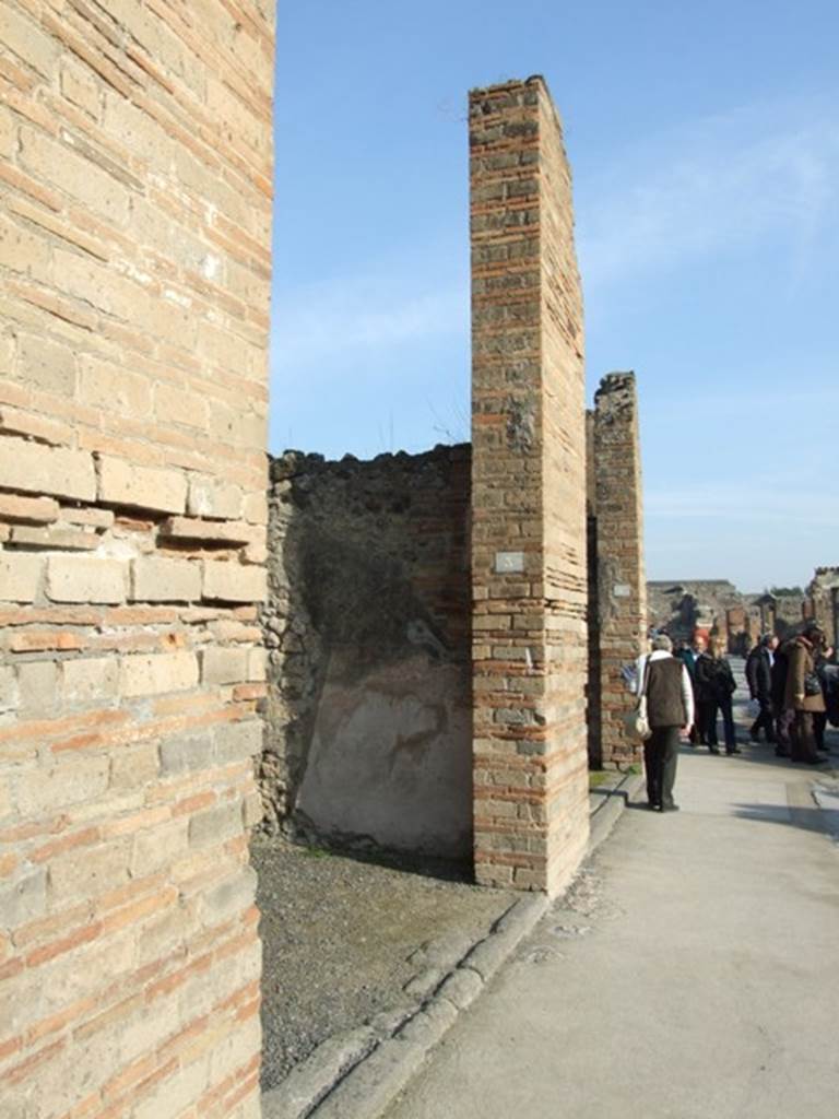 VII.1.3 Pompeii. December 2007. Entrance on Via dell Abbondanza, looking east..