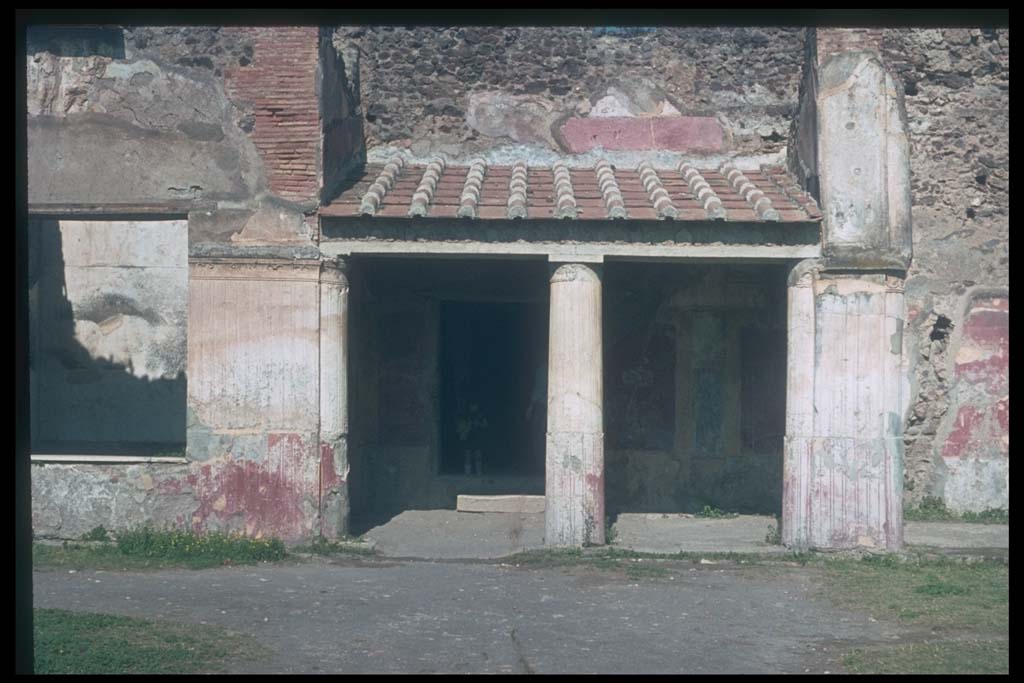 VII.1.8 Pompeii. West end of north portico B.
Photographed 1970-79 by Günther Einhorn, picture courtesy of his son Ralf Einhorn.
