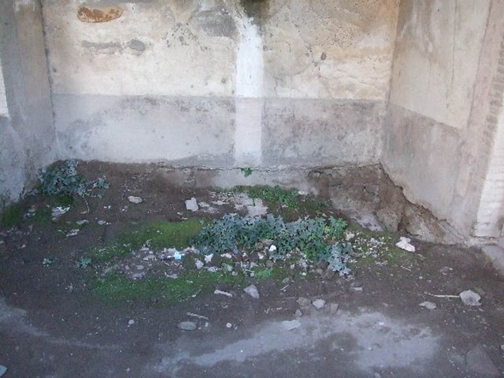 VII.1.8 Pompeii. December 2006. North wall of room Q, the office of the baths superintendent.
