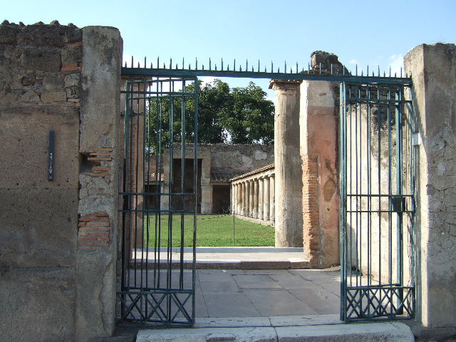 VII.1.8 Pompeii. December 2006. Corridor on East side of portico looking north.