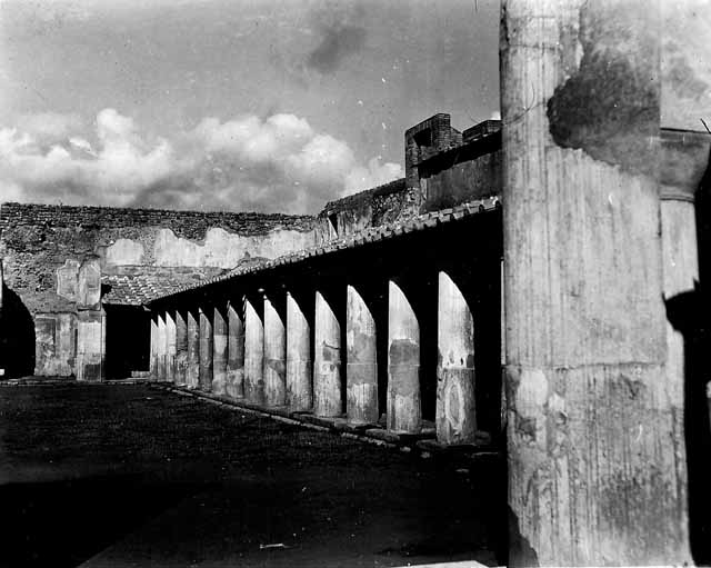 VII.1.8 Pompeii . September 2005. Looking across gymnasium towards south and west sides.