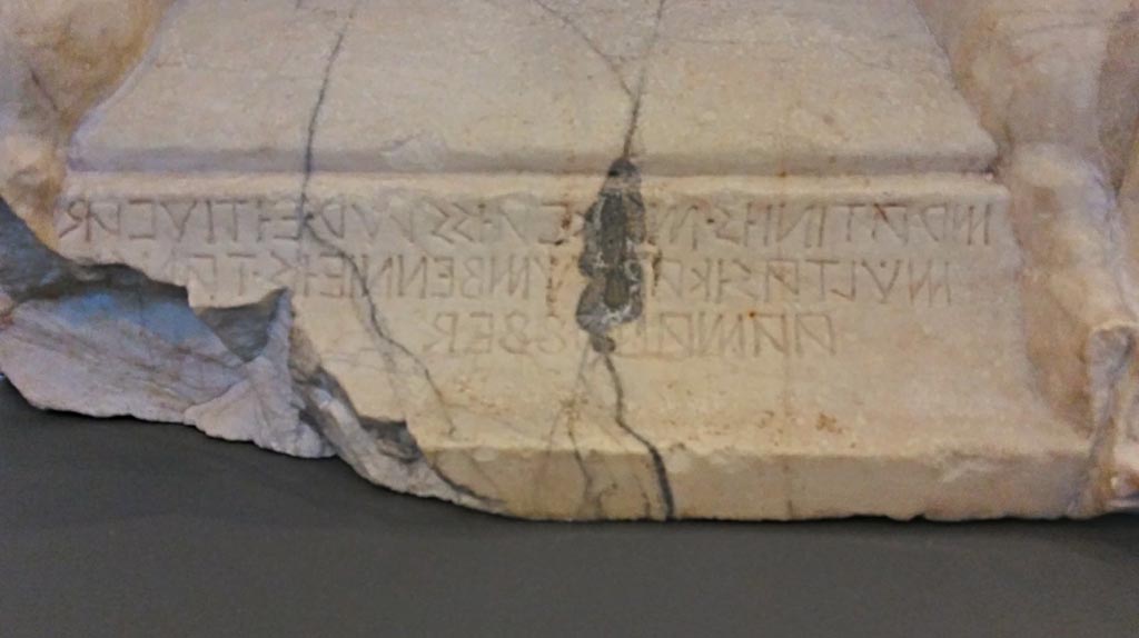 VII.1.8 Pompeii. November 2018. Oscan inscription from sundial, found 23rd September 1854. Photo courtesy of Giuseppe Ciaramella.