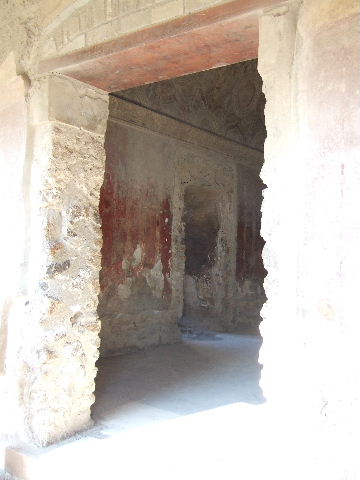 VII.1.8 Pompeii. September 2005. Entrance to vestibule from portico.