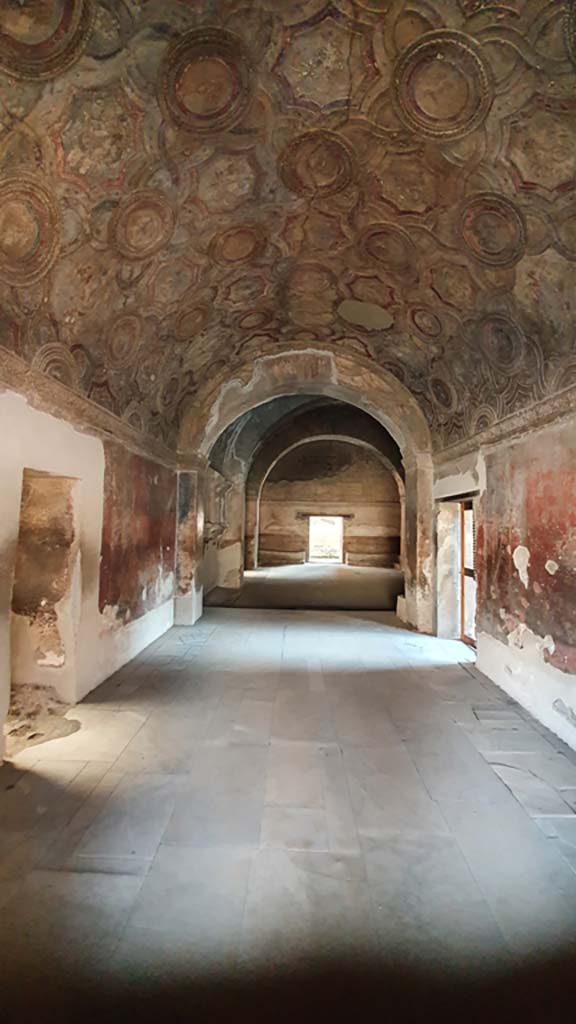 VII.1.8 Pompeii. July 2021. 
Vestibule 1, looking east towards Apodyterium/changing room.
Foto Annette Haug, ERC Grant 681269 DÉCOR
