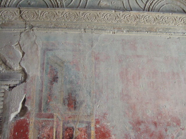 VII.1.8 Pompeii. September 2005. Stucco ceiling in vestibule.