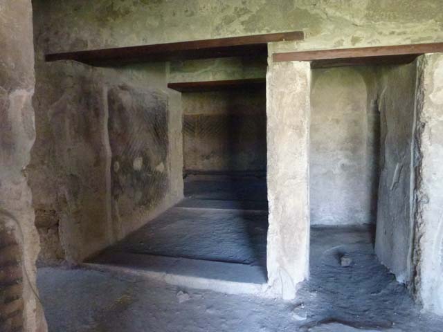 VII.1.8 Pompeii.   September 2005.  Entrance to latrine.