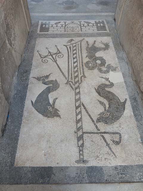 VII.1.40 Pompeii. September 2005. Looking east across peristyle through side window.