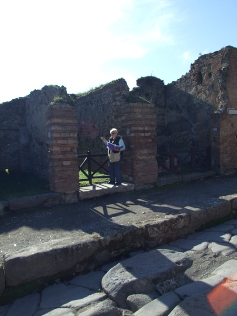 VII.2.14 Pompeii.  December 2004. Entrance fauces.
