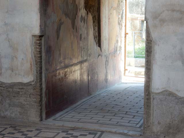VII.2.45 Pompeii.  September 2005.  Room on east side with window overlooking atrium.