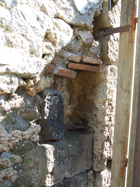 VII.3.29 Pompeii. March 2009. Room 3. Triclinium. West wall.