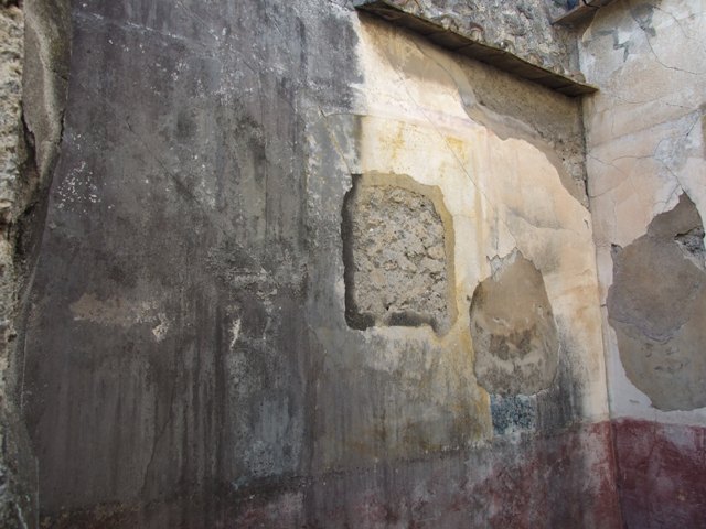 VII.4.31 Pompeii. March 2009. Room 21. Triclinium. South wall.