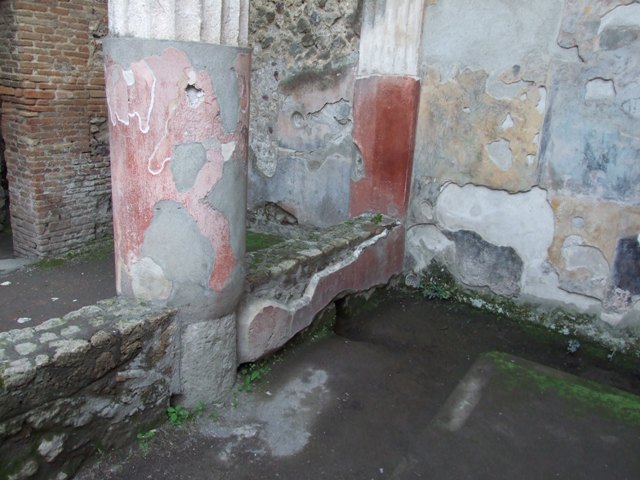 VII.4.48 Pompeii. December 2007. Peristyle.  West wall.   Plaster stucco.