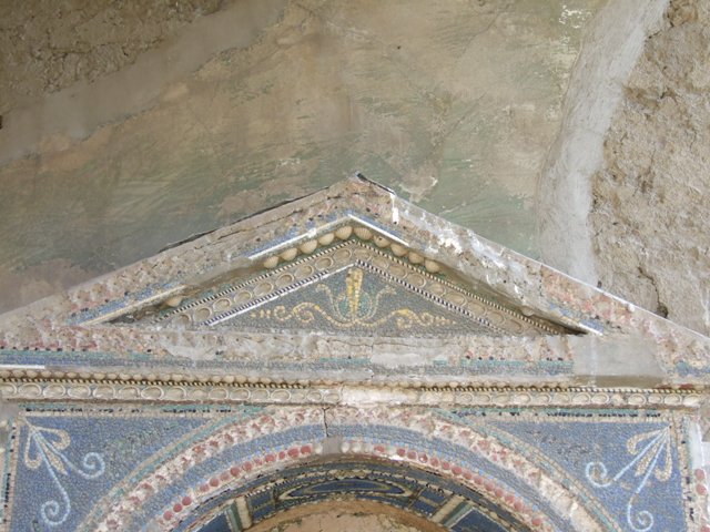 VII.4.56 Pompeii.  March 2009. Niche of Aedicula Fountain.