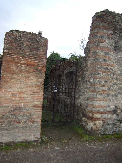 VII.4.56 Pompeii.  September 2004. Looking south to Garden at rear.