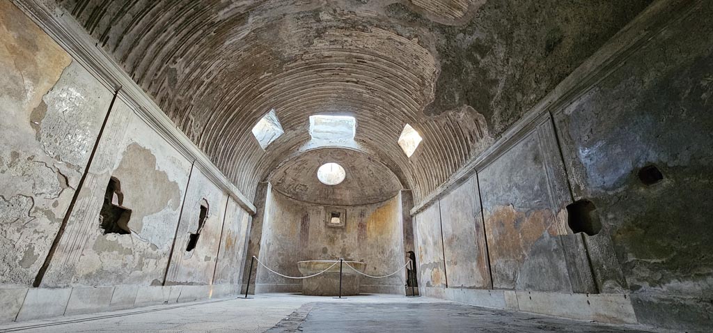 VII.5.24 Pompeii. December 2023. Caldarium (39), looking south. Photo courtesy of Miriam Colomer.