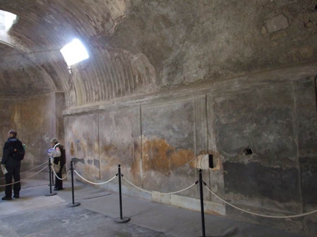 VII.5.24 Pompeii. December 2007. Caldarium (39) west wall.      