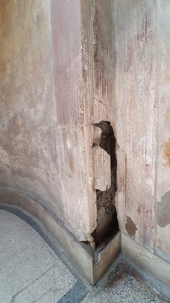 VII.5.24 Pompeii. August 2021. Caldarium (39), heating duct in wall of apse.
Foto Annette Haug, ERC Grant 681269 DÉCOR.
