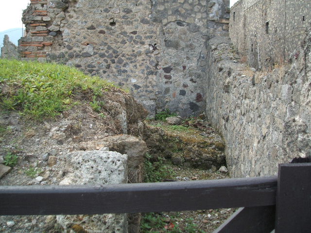 VII.6.1 Pompeii. March 2009. Road drains on south side at the end of the Via delle Terme, where it joins Vicolo del Farmacista.