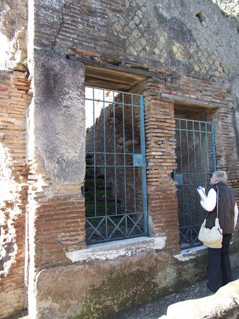VII.6.18 Pompeii. December 2005. Looking west towards stairs.