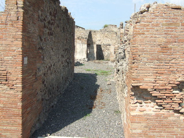 VII.6.30 Pompeii. September 2005. Looking north across a very large room on north side of garden area.