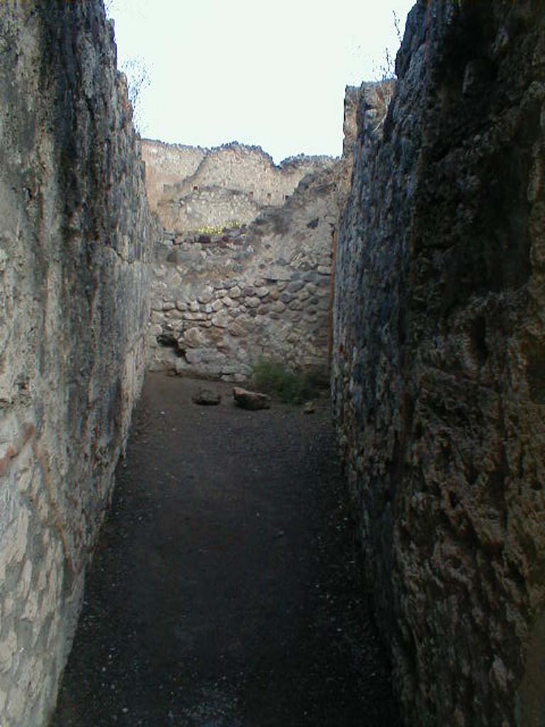 VII.7.11 Pompeii. September 2004. Long corridor at rear, leading to latrine.