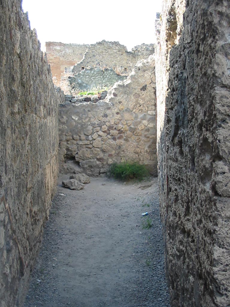 VII.7.11 Pompeii. May 2003. Long corridor at rear, leading to latrine. Photo courtesy of Nicolas Monteix.
