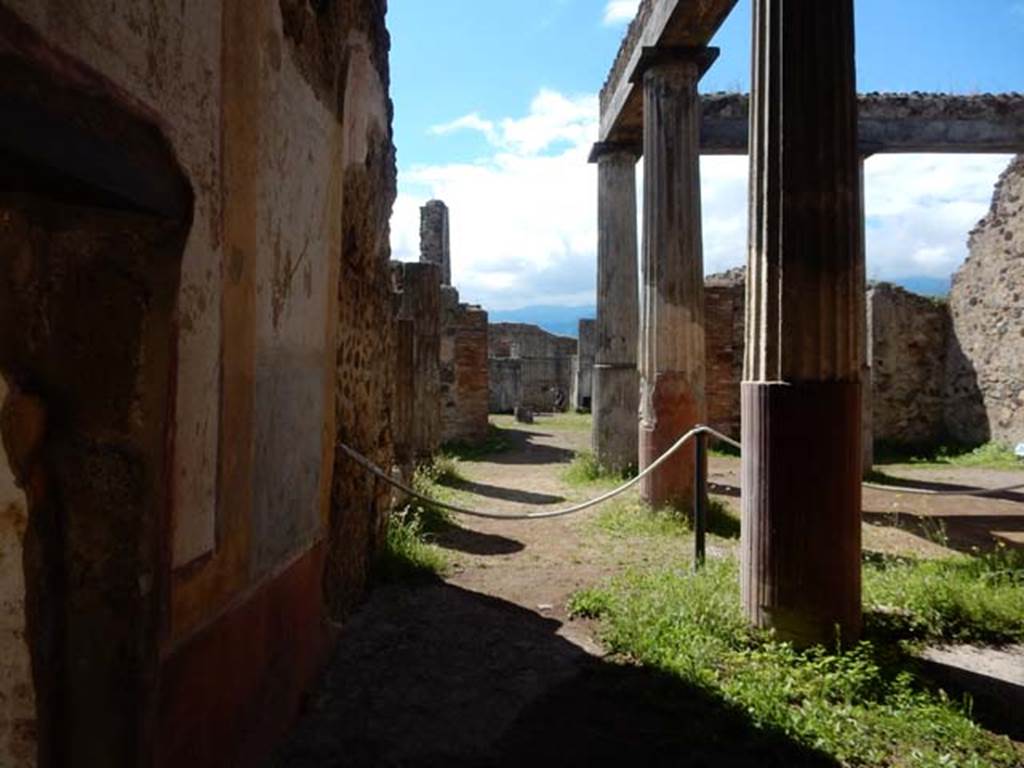 VII.7.10 Pompeii. May 2018. Looking south across peristyle towards entrance doorway at VII.7.10.
Photo courtesy of Buzz Ferebee. 
