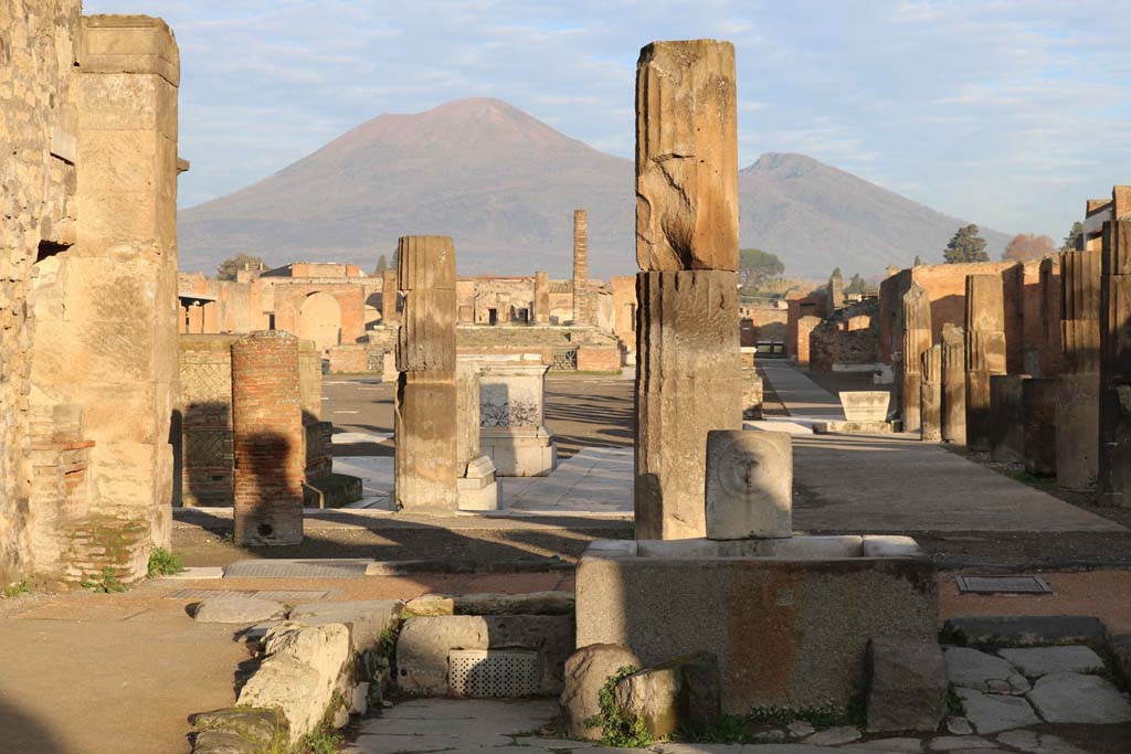 VII.8.00 Pompeii Forum. December 2018. 
Looking north-west from fountain at north end of Via delle Scuole, towards east side of Forum portico in south-east corner, on right. 
Photo courtesy of Aude Durand. 

