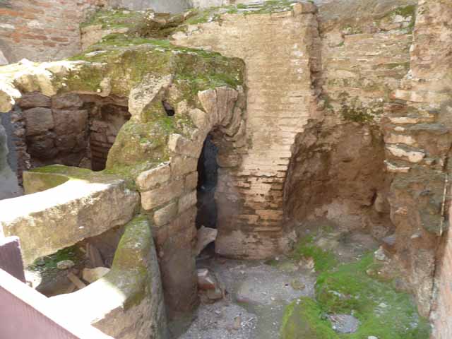 VII.9.1 Pompeii. March 2009. Porters room 8 on south side of entrance 6. South wall with diagonal corner.