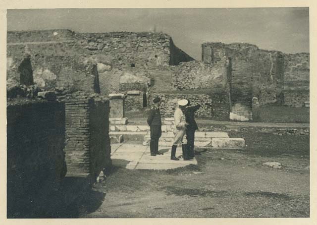 VII.9.3 Pompeii. September 2005. South east corner.