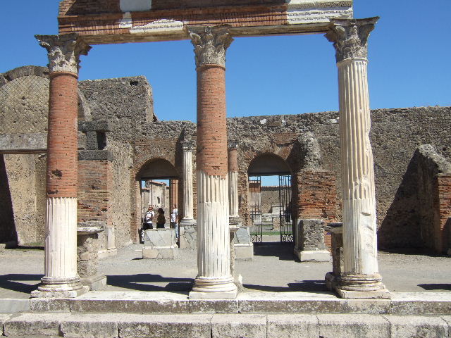 VII.9.7 and VII.9.8 Pompeii. Macellum. December 2007. North west corner. Painting of Io listening to Argo or Argus.