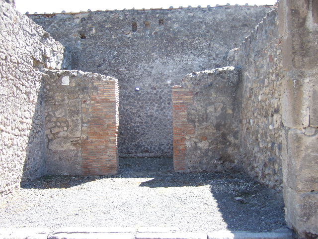 VII.9.21 Pompeii. December 2007. West wall of shop.