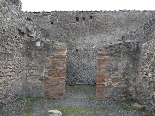 VII.9.21 Pompeii. September 2005. Via degli Augustali, looking west .  VII.4 on right.