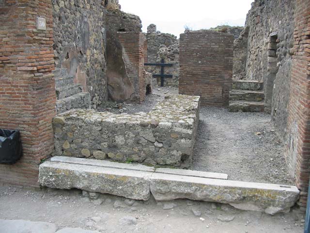 VII.9.30 Pompeii.  September 2005.  Stairs to upper floor.