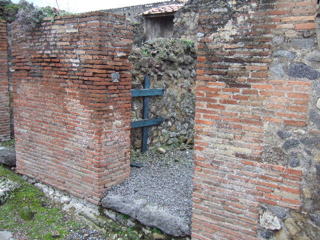 VII.9.31 Pompeii. December 2005. Looking north through doorway into VII.9.30.