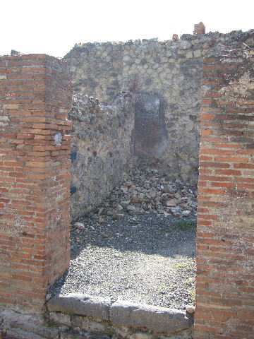 VII.9.31 Pompeii. September 2005. Oven or hearth in kitchen, looking west.