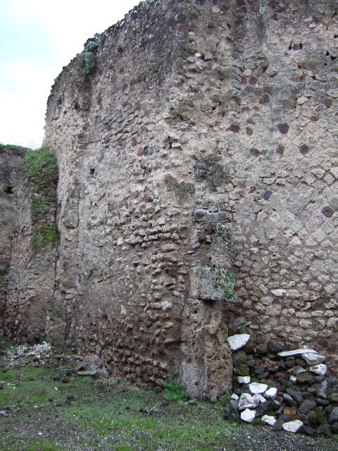 VII.9.43 Pompeii. December 2005. Looking west along rear of VII.9.3.