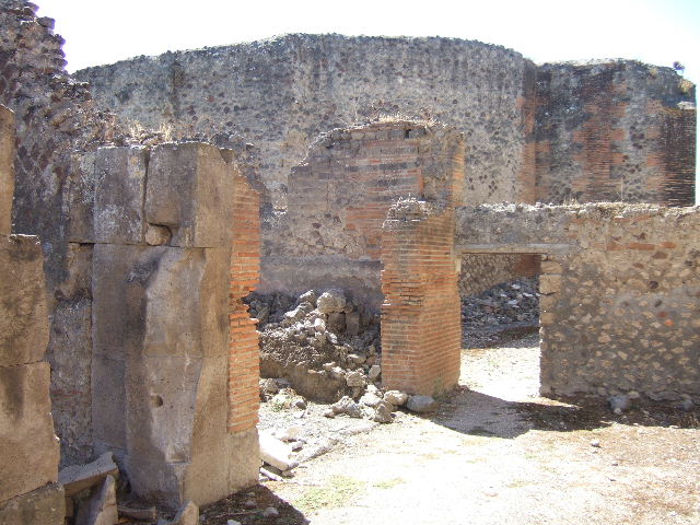 VII.9.44 Pompeii. Looking east on Vico del Balcone Pensile.