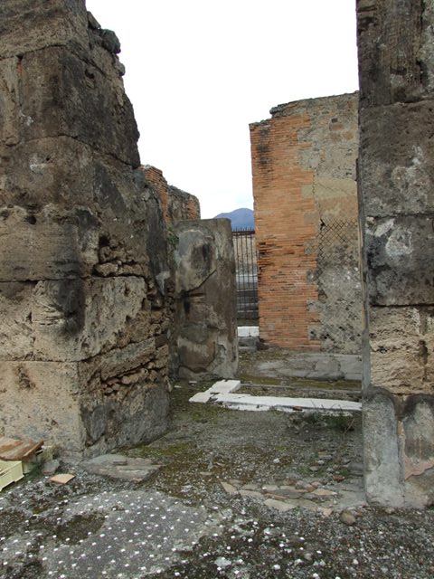 VII.9.47 Pompeii. March 2009. Doorway to Room 3.Anteroom.