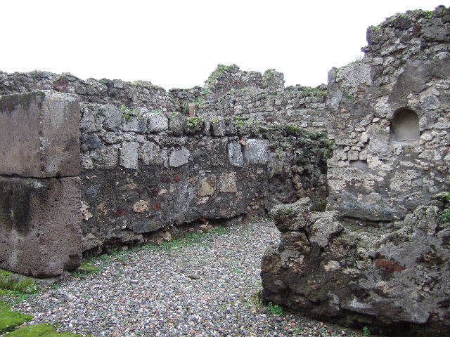 VII.9.49 Pompeii.  December 2005. South west corner.