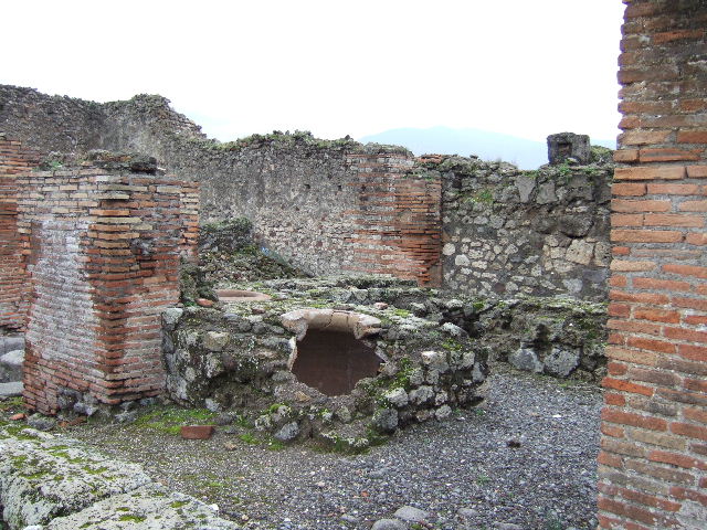 VII.9.54 Pompeii. March 2009. Remains of Dolium in counter.