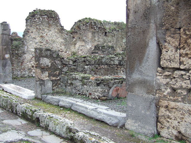VII.9.57 Pompeii. December 2005. Looking west across counter towards rear room. 