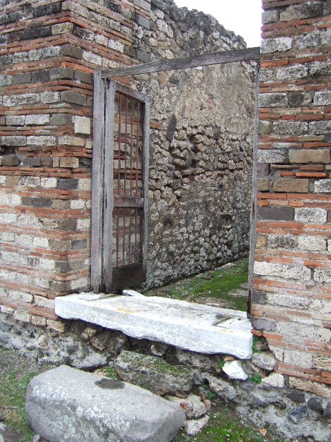 VII.10.5 Pompeii. May 2006. Entrance doorway.  
