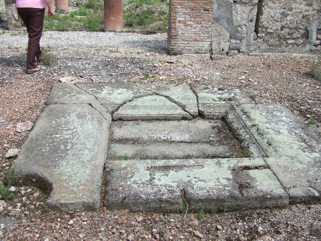 VII.10.5  Pompeii. December 2005. Remains of flooring. 
