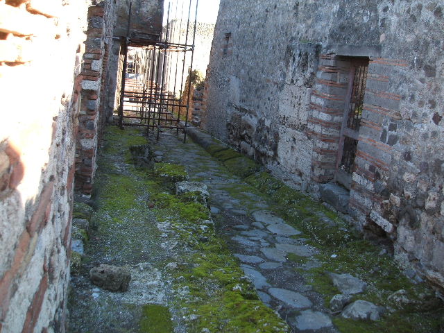 VII.10.8 Pompeii. December 2005. Entrance doorway.