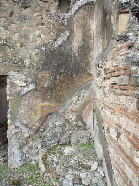 VII.10.9 Pompeii. March 2009. North wall of cubiculum. Also at the rear, the upper north wall of other cubiculum, and upper window onto Vicolo del Balcone Pensile.