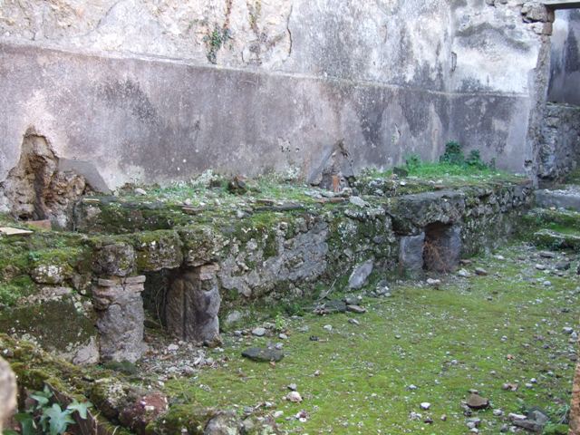 VII.10.13 Pompeii. December 2007. Looking west from entrance doorway.