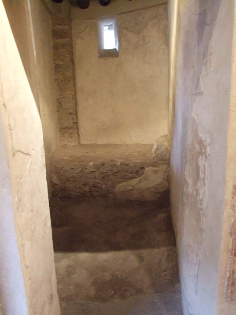 VII.12.18 Pompeii. December 2006. Prostitutes room with stone bed.