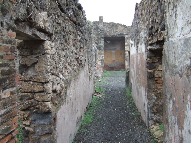 VII.12.26 Pompeii. May 2010. East wall of triclinium.