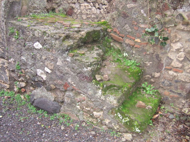 VII.13.8 Pompeii. December 2005. Looking north across impluvium in atrium to tablinum. According to Varone, written on a column in the atrium was:
Romula
hic cum
Staphylo
moratur      [CIL IV 2060]
He translated this as “Romula spent time here with Staphylos”.
See Varone, A., 2002. Erotica Pompeiana: Love Inscriptions on the Walls of Pompeii, Rome: L’erma di Bretschneider. (p.45)
